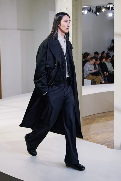 Look 10